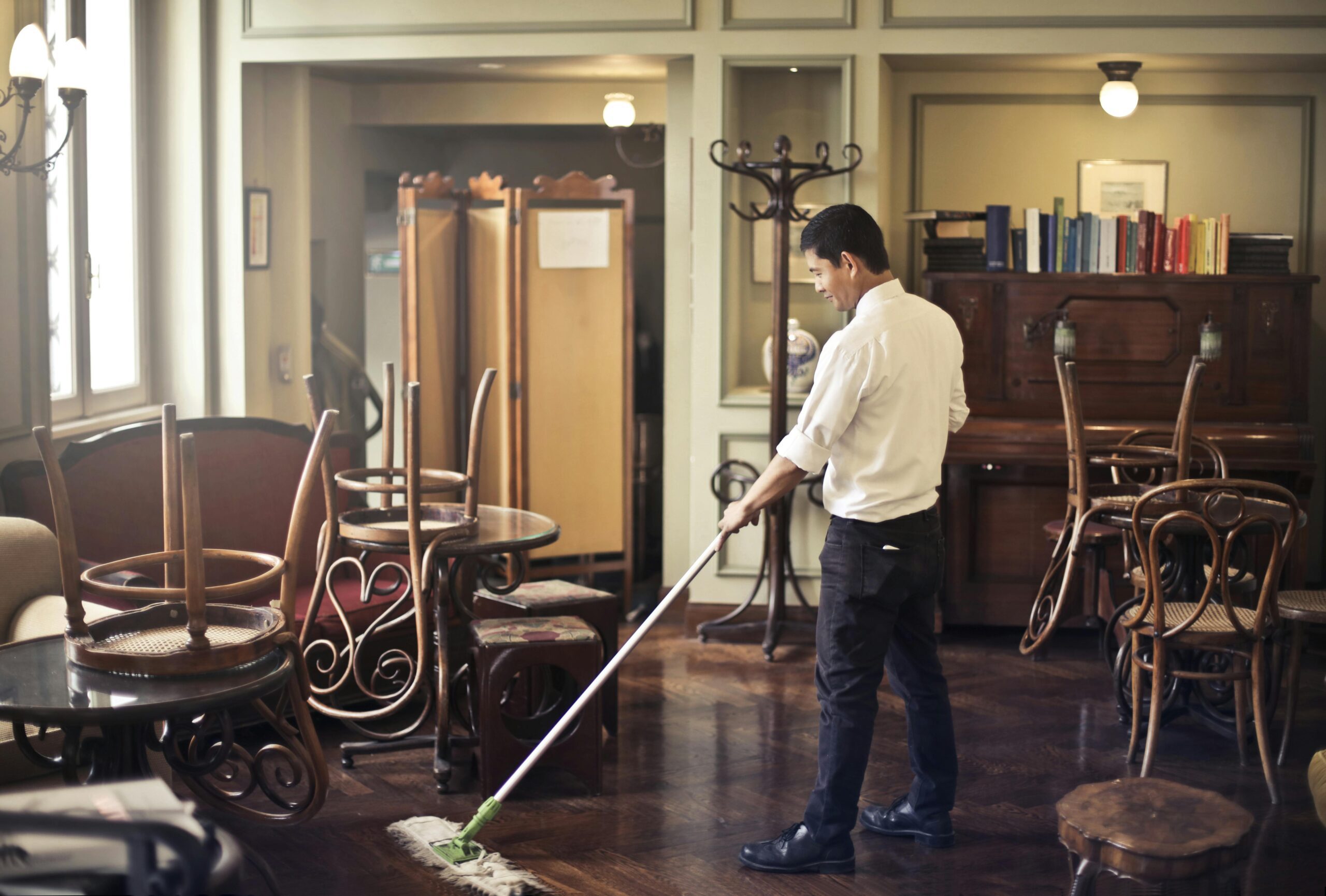 Airbnb co-host in the Poconos coordinating a clean vacation rental between guests